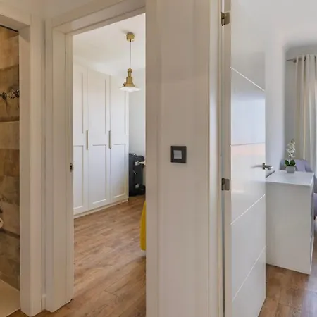 Seaside Flat In By Lovelystay דירה