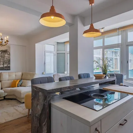 דירה Seaside Flat In By Lovelystay