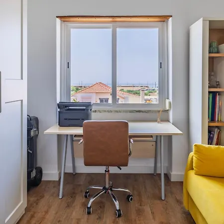 Seaside Flat In By Lovelystay *