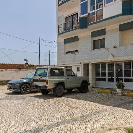 Seaside Flat In By Lovelystay דירה *