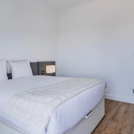 Seaside Flat In By Lovelystay *