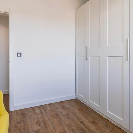 Seaside Flat In By Lovelystay *