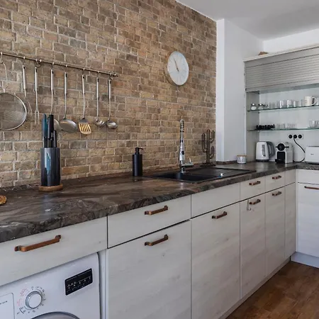 דירה Seaside Flat In By Lovelystay