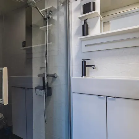 Seaside Flat In By Lovelystay דירה