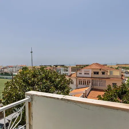 Seaside Flat In By Lovelystay דירה *