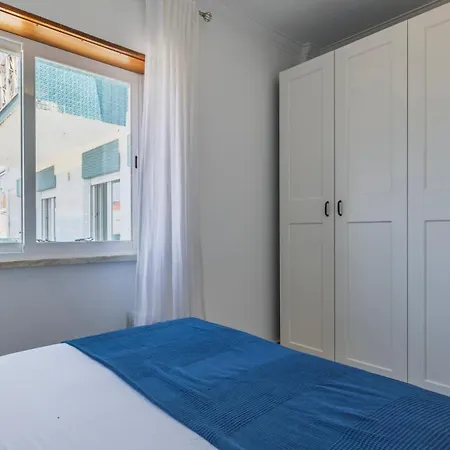 Seaside Flat In By Lovelystay *