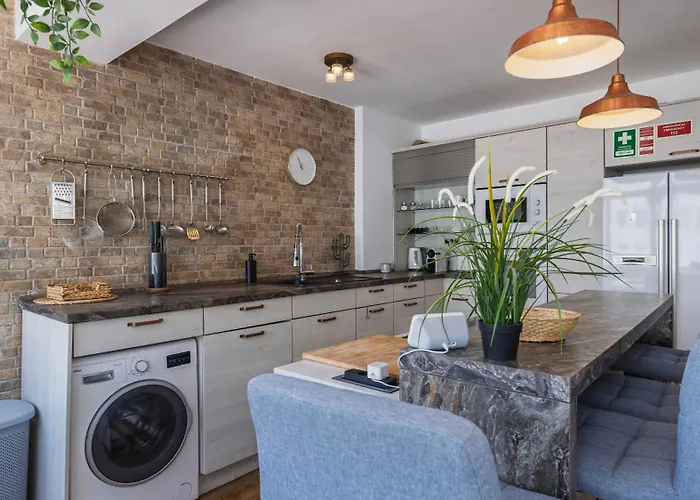 Seaside Flat In By Lovelystay *