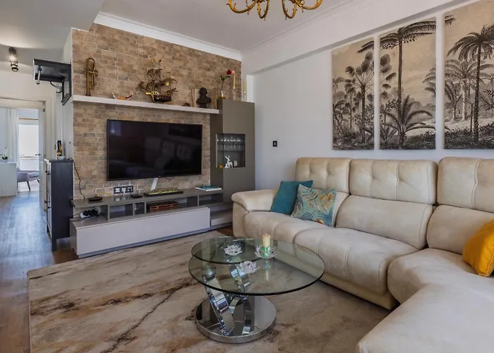 Seaside Flat In By Lovelystay * Costa de Caparica