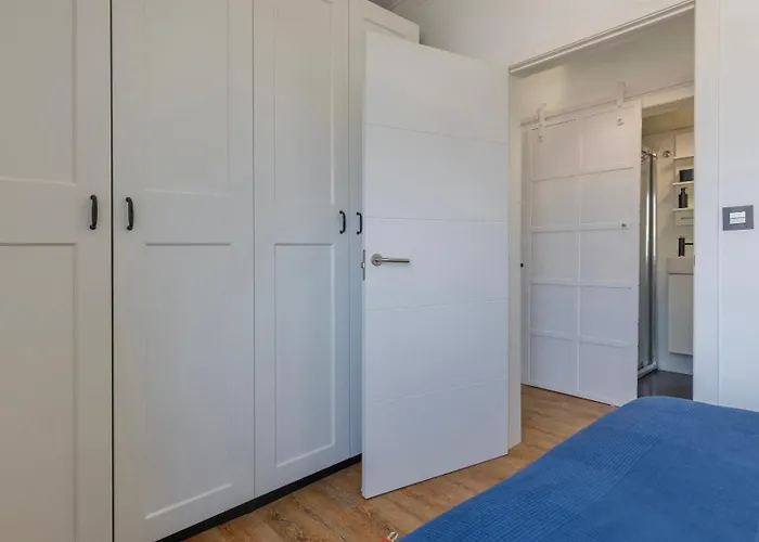 Seaside Flat In By Lovelystay Διαμέρισμα *