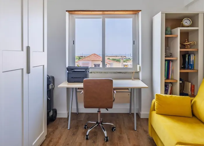 Seaside Flat In By Lovelystay *