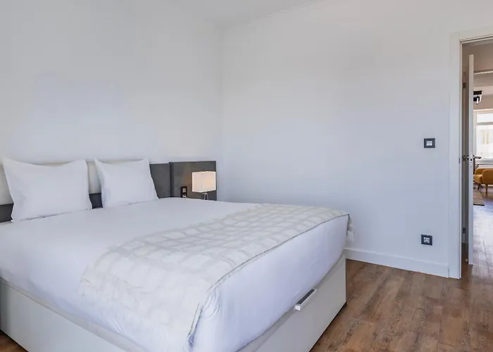 Seaside Flat In By Lovelystay *