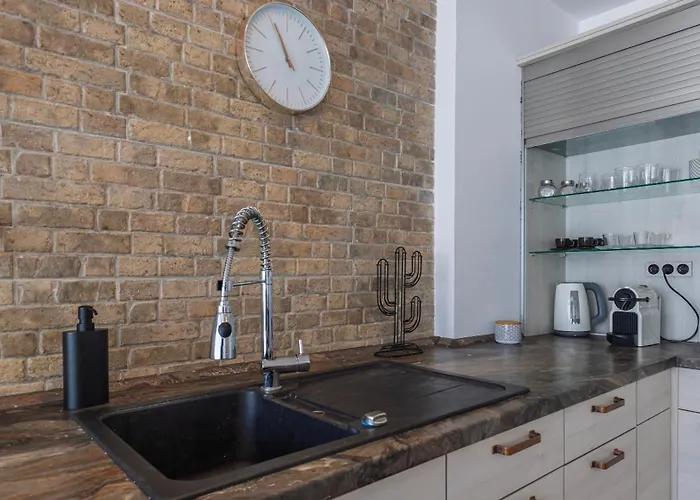 Διαμέρισμα Seaside Flat In By Lovelystay