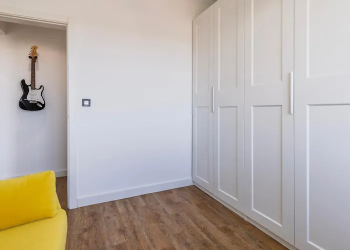 Seaside Flat In By Lovelystay *