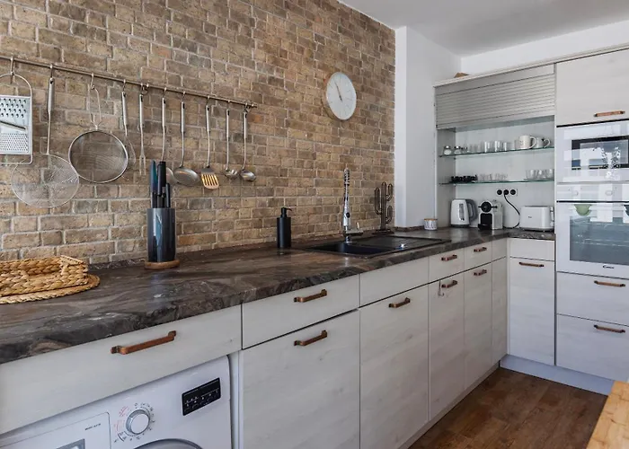 Διαμέρισμα Seaside Flat In By Lovelystay