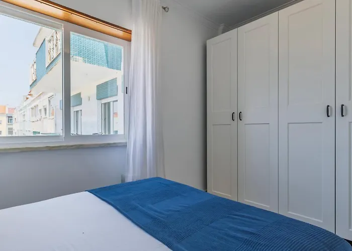 Seaside Flat In By Lovelystay *